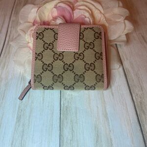 🎀GUCCI GG SUPREME CANVAS AND LEATHER ROUND BI FOLD WALLET 🎀